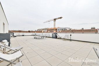 Nabízíme k podnájmu moderní byt o dispozici 1+kk s balkonem,
