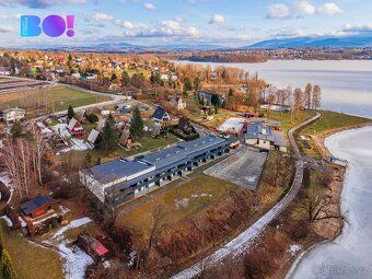 Hledáte místo, kde budete mít přírodu, vodu a slunce doslova