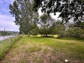 Krásný klidný pozemek o rozloze cca. 200m2 k pronájmu(několi
