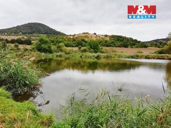 Nabízíme k prodeji krásný, udržovaný rybník s navazujícími p