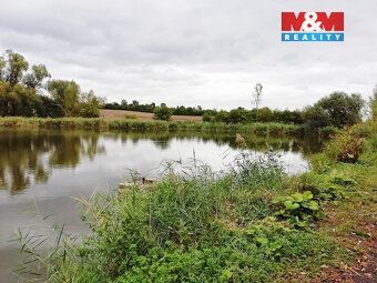 Nabízíme k prodeji krásný, udržovaný rybník s navazujícími p