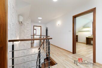 Prodej rodinného domu 295 m2, pozemek 2375 m2. DětmaroviceNa