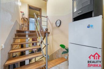 Nabízíme k prodeji velký rodinný dům o dispozici 5+2, který 