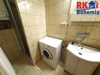 Světlý byt 2+1 s balkonem klidné bydlení kousek od centra.
N