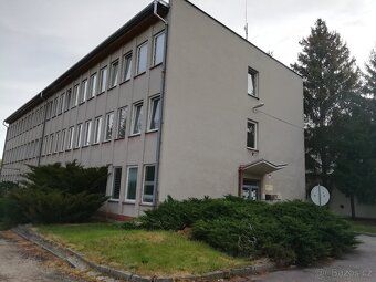 Nabízíme k pronájmu kancelář o velikosti 15 m2 v administrat