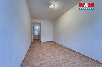 Nabízíme k pronájmu prostorný byt o dispozici 2+1 a o výměře
