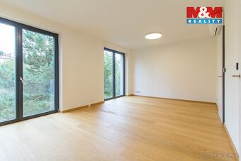 Exkluzivně nabízíme nově postavenou luxusní vilu 4+kk, možno
