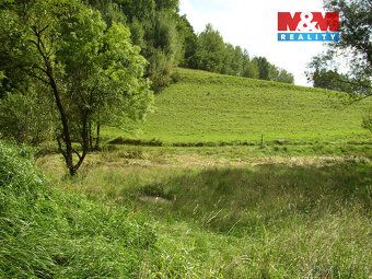 Dva navazující pozemky o celkové výměře 2749 m² v oblasti u 