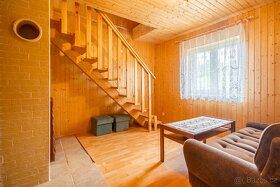 Nabízíme Vám krásnou chatu s 3 apartmány v Zálužné. Chatka j