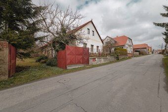 Nabízíme k prodeji RD 2+1 80 m2 s pozemkem 635 m2 v obci Pac