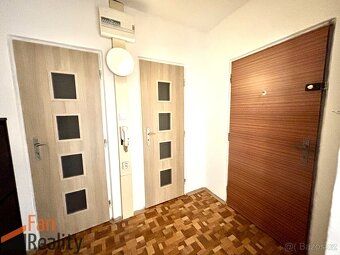 Nabízíme k pronájmu světlý a prostorný byt o dispozici 4+kk 