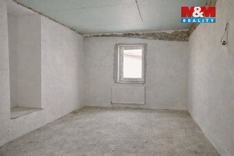 Prodej rodinného domu se zahájenou rekonstrukcí, s dispozicí