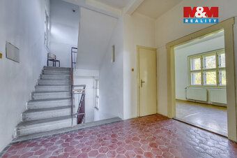 Nabízíme k prodeji jedinečný dům s 13 místnostmi, který čeká