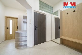 Nabízíme k prodeji světlý a moderně zrekonstruovaný byt 3+kk