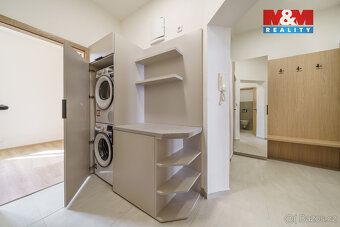 Nabízíme k prodeji světlý a moderně zrekonstruovaný byt 3+kk