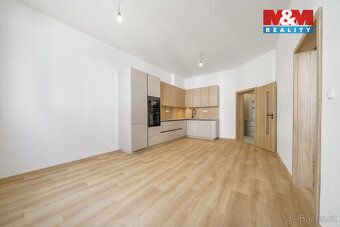 Nabízíme k prodeji světlý a moderně zrekonstruovaný byt 3+kk