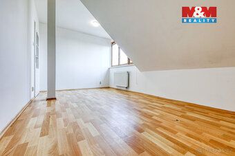 Podkrovní byt 4+kk s komorou, vlastním pozemkem (114 m²) a k