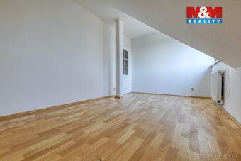 Podkrovní byt 4+kk s komorou, vlastním pozemkem (114 m²) a k