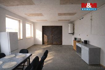 Nabízíme k prodeji prostorný nájemní dům v oblíbené lokalitě