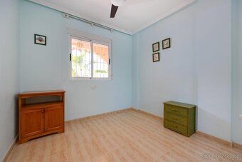Řadový dům Playa Flamenca – výhled na bazén | 3 ložnice | 19