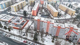 Hledáte vybavený byt s lodžií na dobrém místě?
Nabízíme Vám 