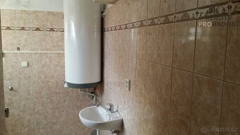 Nabízíme k prodeji komerční budovu v obci Veselice na Moravě