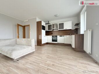 +popl. 2432, , Dumrealit.cz Vám zprostředkuje prodej bytu o 