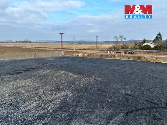 Nabízíme k pronájmu provozní plochu na okraji Velkého Oseku,