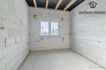 Hrubá stavba jednopodlažního rodinného domu 4+KK s možností 