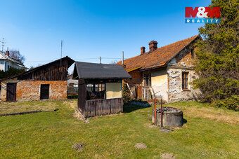 Nabízíme k prodeji prostorný pozemek s výměrou 1068m² v obci