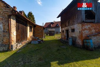 Nabízíme k prodeji prostorný pozemek s výměrou 1068m² v obci