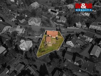 Nabízíme k prodeji prostorný pozemek s výměrou 1068m² v obci