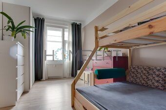 Nabízíme k pronájmu příjemný a plně zařízený byt o dispozici