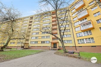 Nabízíme ke koupi prostorný byt o dispozici 3+1 na ulici Ane