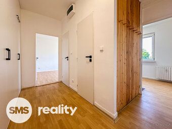 Nabízím k pronájmu prostorný byt 2+1 o velikosti 55 m² v obl