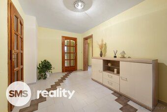 Nabízíme k prodeji samostatně stojící rodinný dům o dispozic