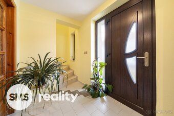 Nabízíme k prodeji samostatně stojící rodinný dům o dispozic