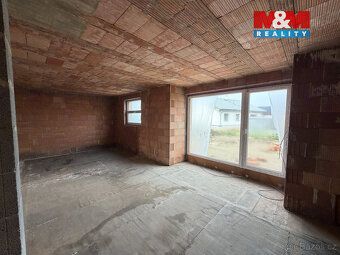 Nabízíme k prodeji hrubou stavbu řadového rodinného domu s g