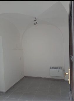 Nabízím k pronájmu malý prostor s WiFi, 220/380V možnost pro