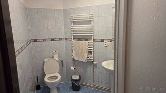 Kancelář č.3 ve druhém podlaží Plocha 20m2 + k užívání spole