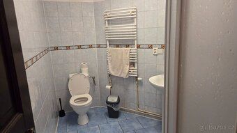 Kancelář č.3 ve druhém podlaží Plocha 20m2 + k užívání spole