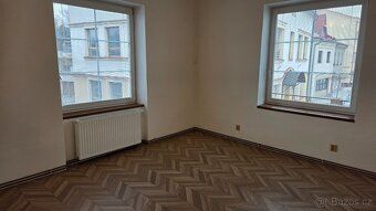 Kancelář č.3 ve druhém podlaží Plocha 20m2 + k užívání spole