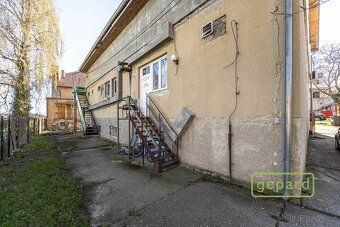 Nabízíme k prodeji víceúčelovou nemovitost ve Středoklukách,