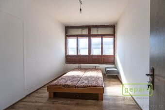 Nabízíme k prodeji víceúčelovou nemovitost ve Středoklukách,