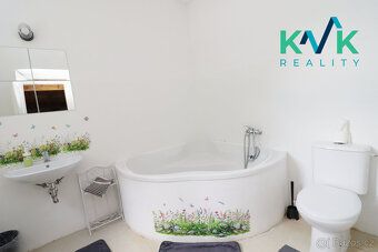 Nabízíme k pronájmu světlý byt 2+1 o ploše 63 m², umístěný v