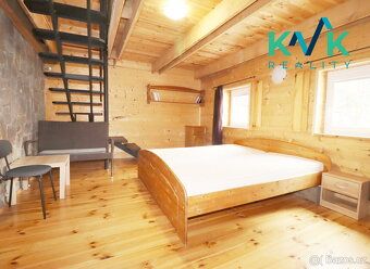Nabízíme k prodeji stylový apartmánový dům situovaný v klidn