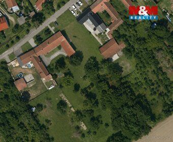 Nabízíme prodej stavebního pozemku s torzem řadového rodinné