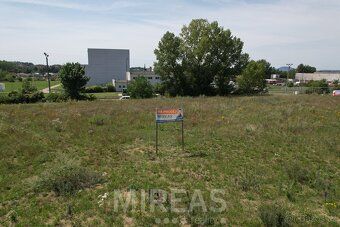 Nabízíme Vám k prodeji pozemek o rozloze 3.508 m2, v průmysl