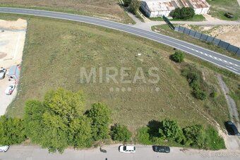 Nabízíme Vám k prodeji pozemek o rozloze 3.508 m2, v průmysl