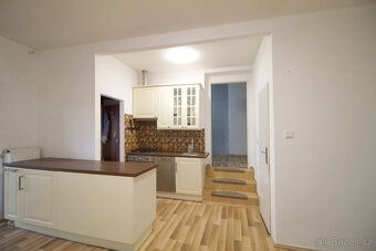 Na pronájem byt o dispozici 2+kk a podlahové ploše 42 m² v P